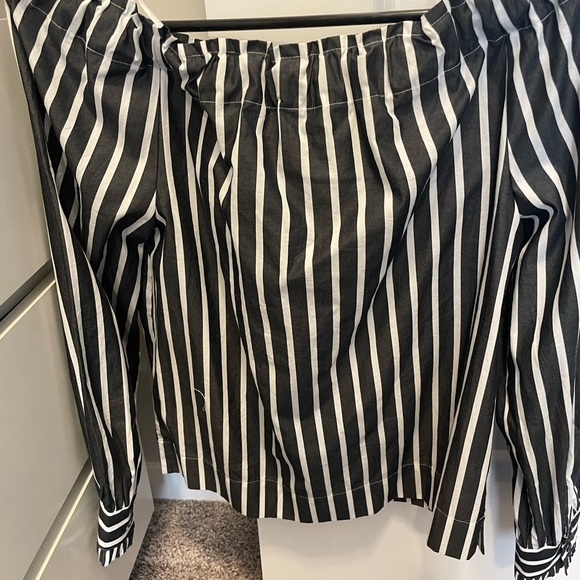 JCREW off the shoulder top NWOT - Picture 7 of 8